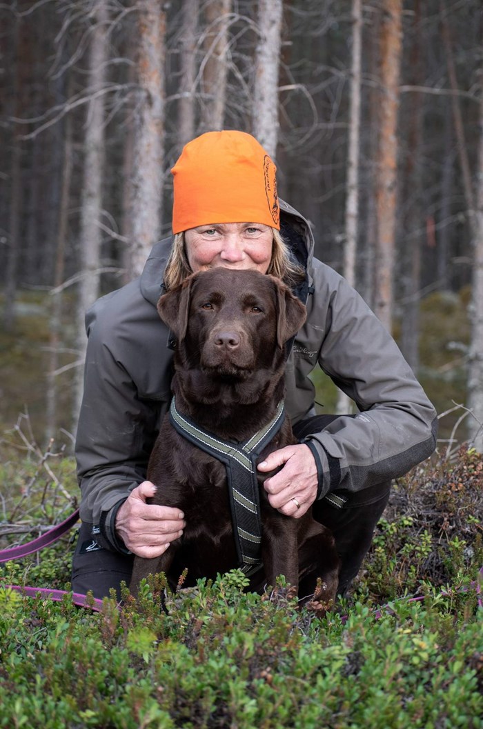 Karin Lundin och labradoren Luna är hemma igen efter regionmästerskapet på Gotland. Foto: Emma Ekholm