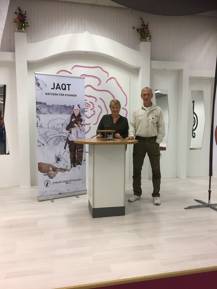 Berit Eriksson från Tunabygdens JVK presenterar Per Bula Kristoffersson. Foto Leif Kolseth