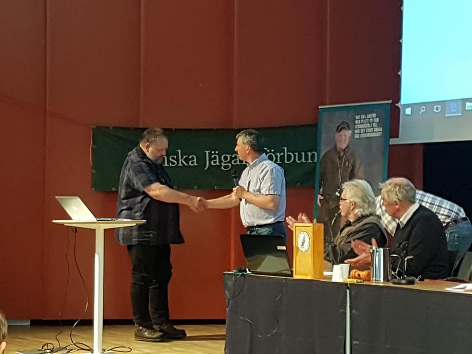 Ulf Krantz tilldelades Jägareförbundets silvermedalj för sitt arbete som ungdomsansvarig i styrelsen