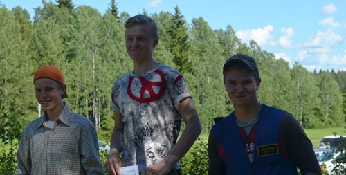 Medaljörerna i juniorklass fr.v 2:a Adam Ingvarsson, 1:a Niklas Elofsson, 3:a Jonathan Nyeland